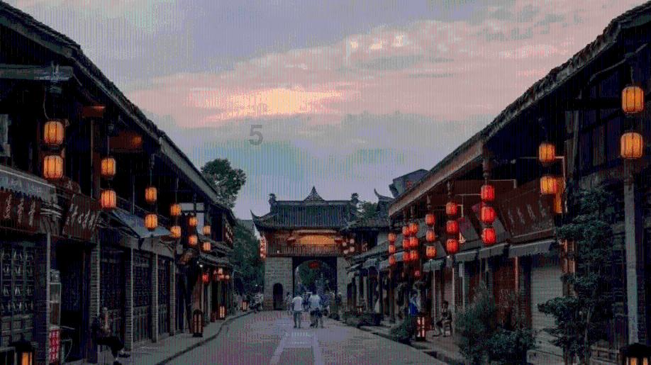 张子枫吊带裙叠穿尽显性感，你感觉她的时尚感如何？游戏画面